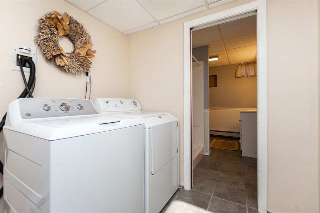 Saugus, Massachusetts, 01906, United States, 4 Bedrooms Bedrooms, ,4 BathroomsBathrooms,Residential,For Sale,2048713