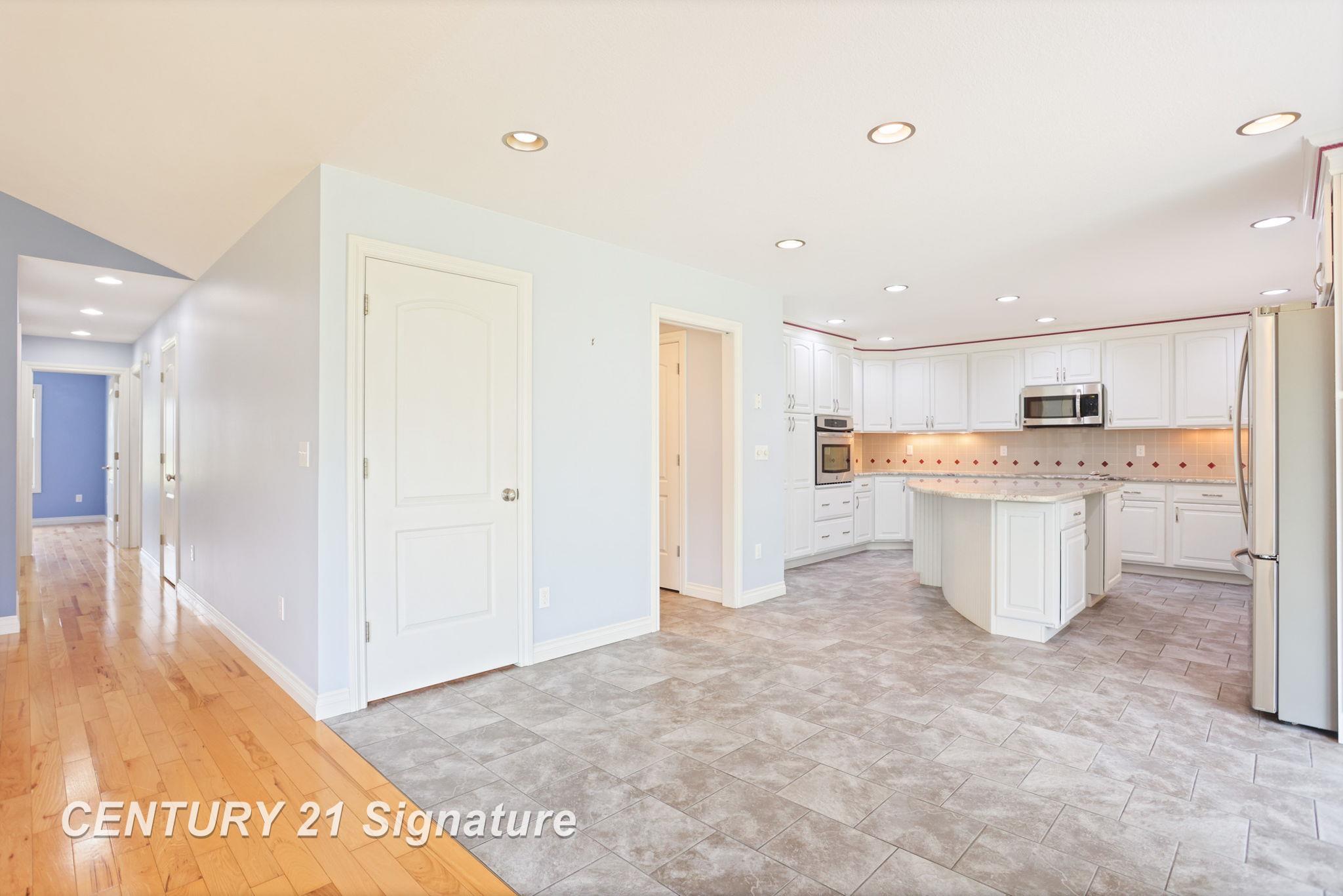 Freeland, Michigan, 48623, United States, 4 Bedrooms Bedrooms, ,3 BathroomsBathrooms,Residential,For Sale,1924442