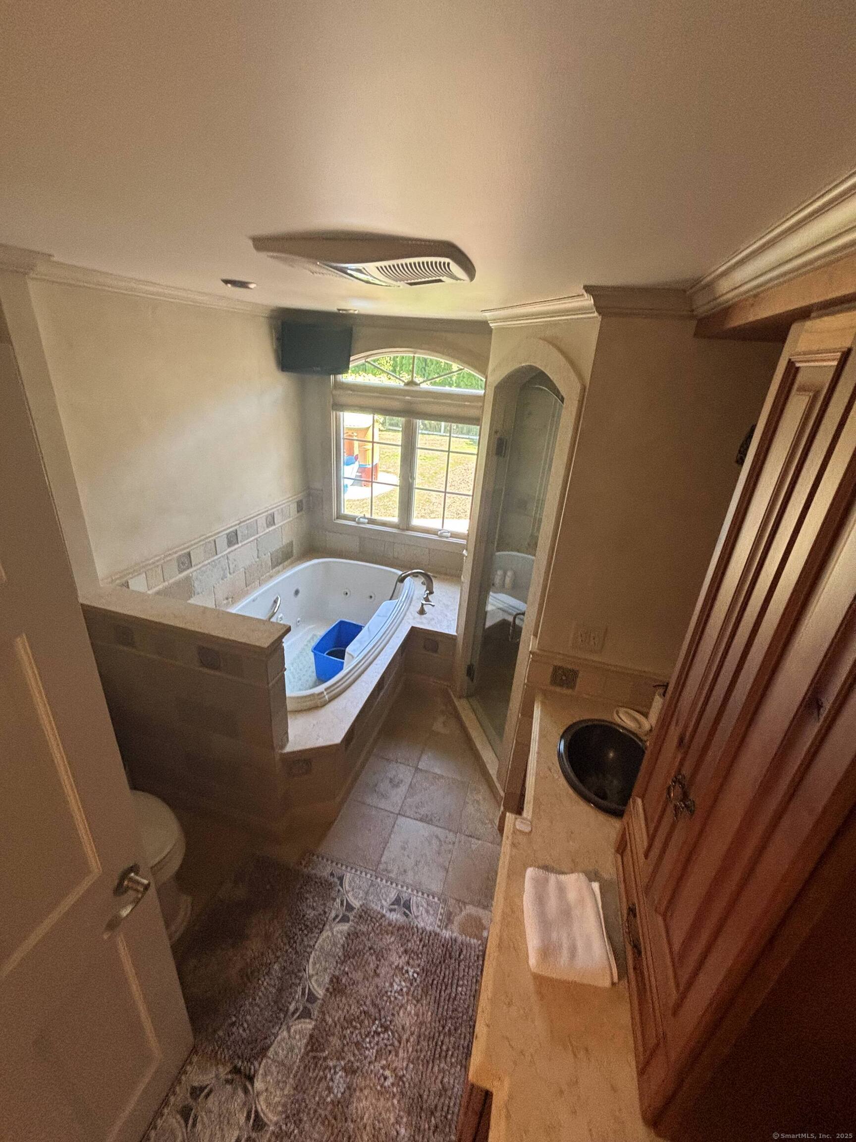 East Lyme, Connecticut, 06357, United States, 3 Bedrooms Bedrooms, ,2 BathroomsBathrooms,Residential,For Sale,1931029