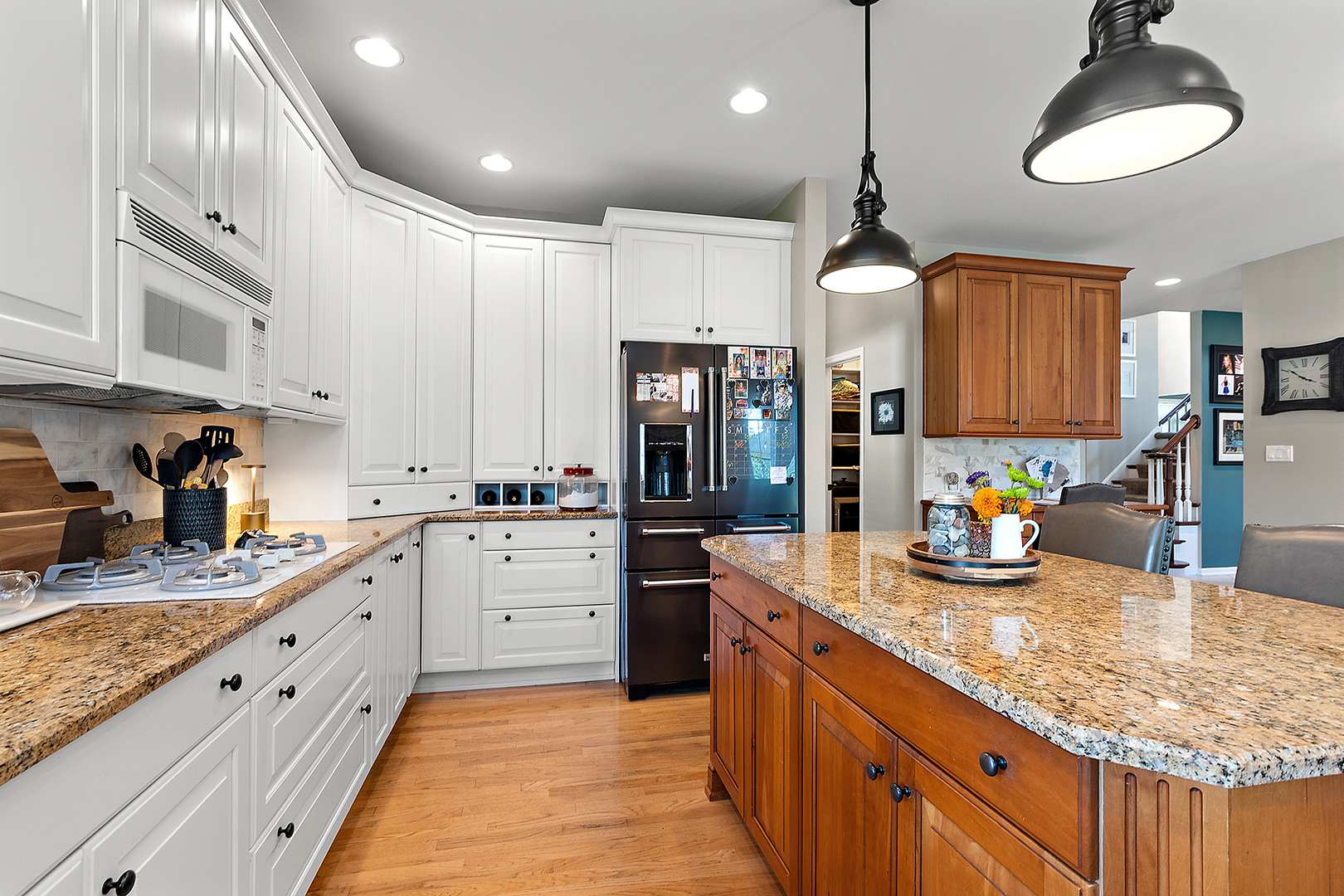 Orland Park, Illinois, 60467, United States, 5 Bedrooms Bedrooms, ,3 BathroomsBathrooms,Residential,For Sale,1937885