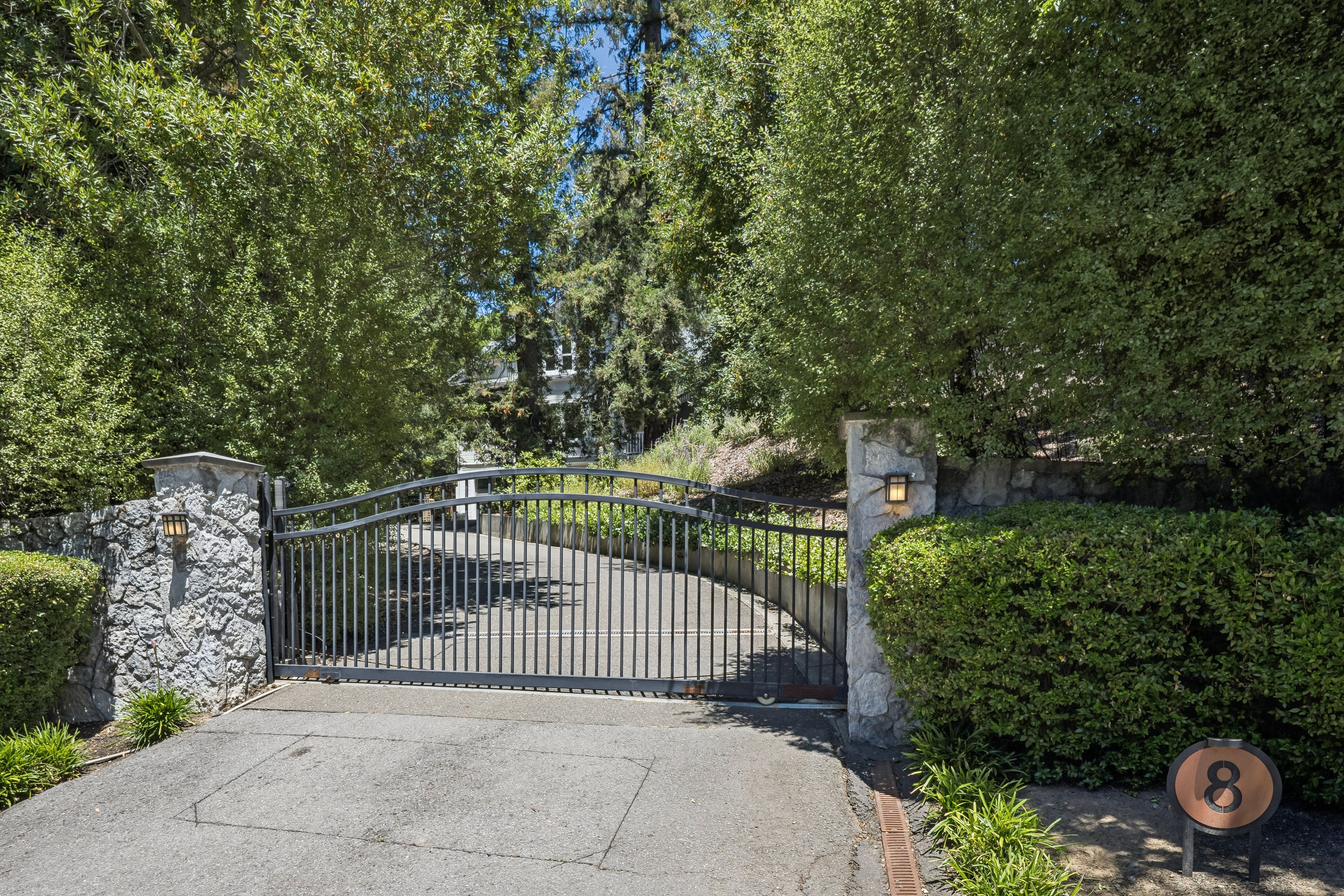  A Hidden Ross Retreat Offering Value and Acreage - 物件實景