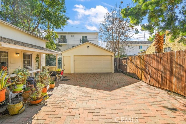 Van Nuys, California, 91401, United States, 3 Bedrooms Bedrooms, ,1 BathroomBathrooms,Residential,For Sale,2005307