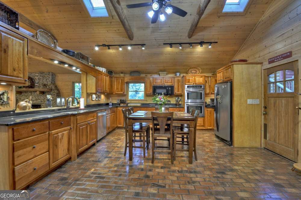 Blue Ridge, Georgia, 30513, United States, 4 Bedrooms Bedrooms, ,3 BathroomsBathrooms,Residential,For Sale,1858936