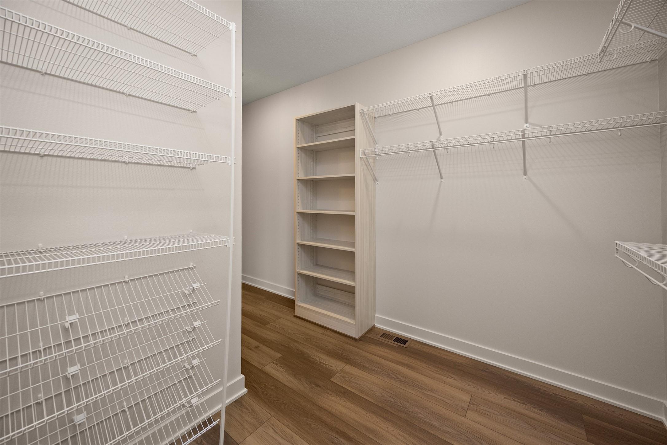 Urbandale, Iowa, 50323, United States, 4 Bedrooms Bedrooms, ,3 BathroomsBathrooms,Residential,For Sale,1975172