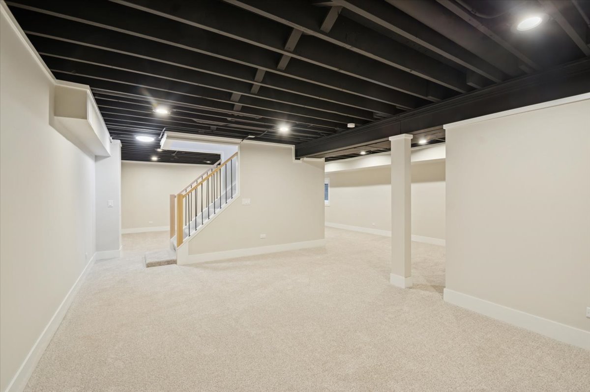 Naperville, Illinois, 60565, United States, 4 Bedrooms Bedrooms, ,3 BathroomsBathrooms,Residential,For Sale,1932605