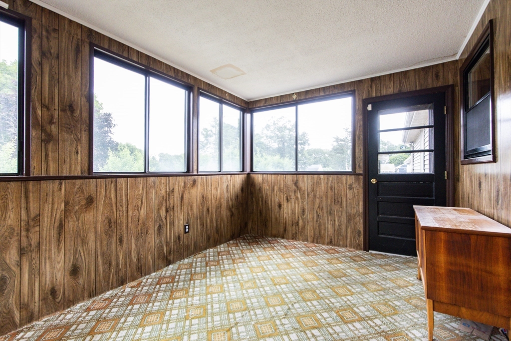 Stoughton, Massachusetts, 02072, United States, 4 Bedrooms Bedrooms, ,2 BathroomsBathrooms,Residential,For Sale,1976018