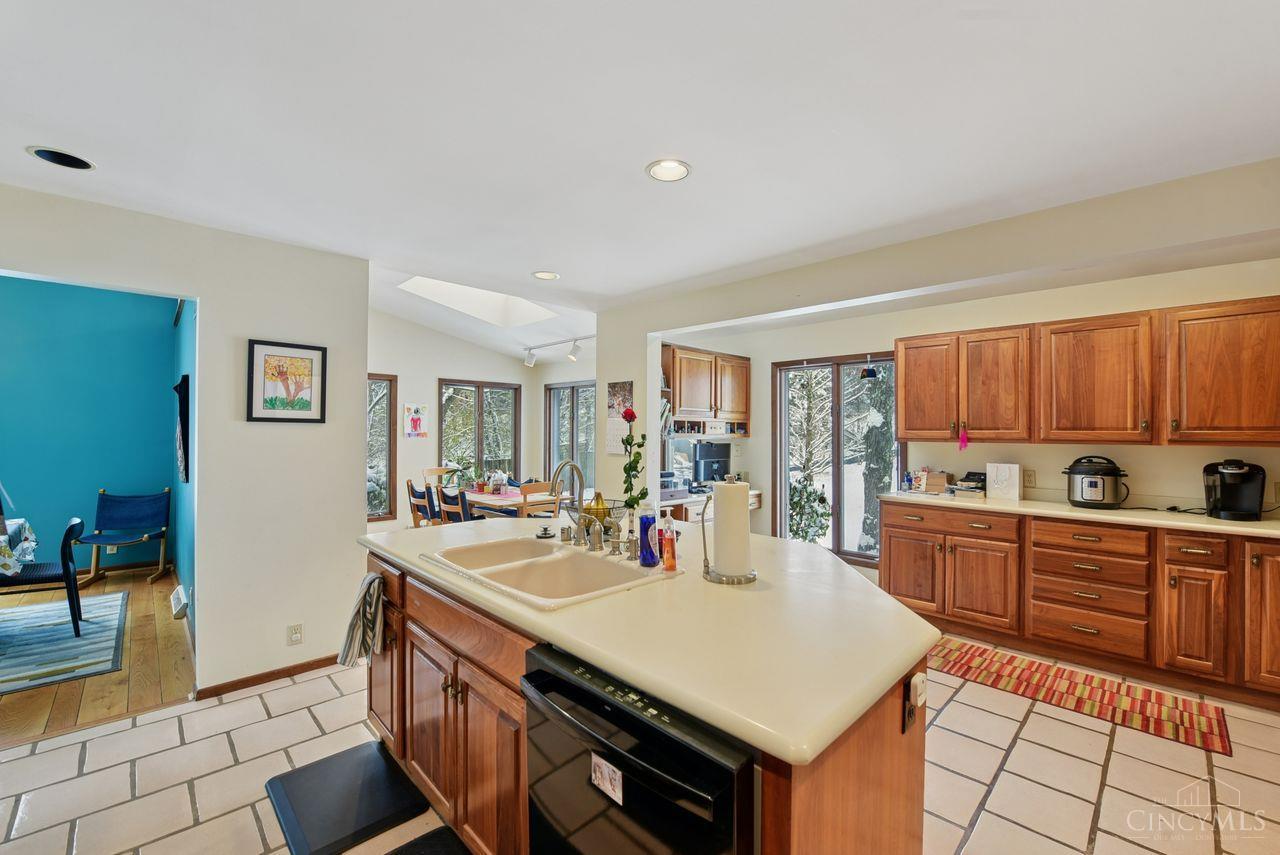 Anderson Twp, Ohio, 45255, United States, 4 Bedrooms Bedrooms, ,3 BathroomsBathrooms,Residential,For Sale,2001955