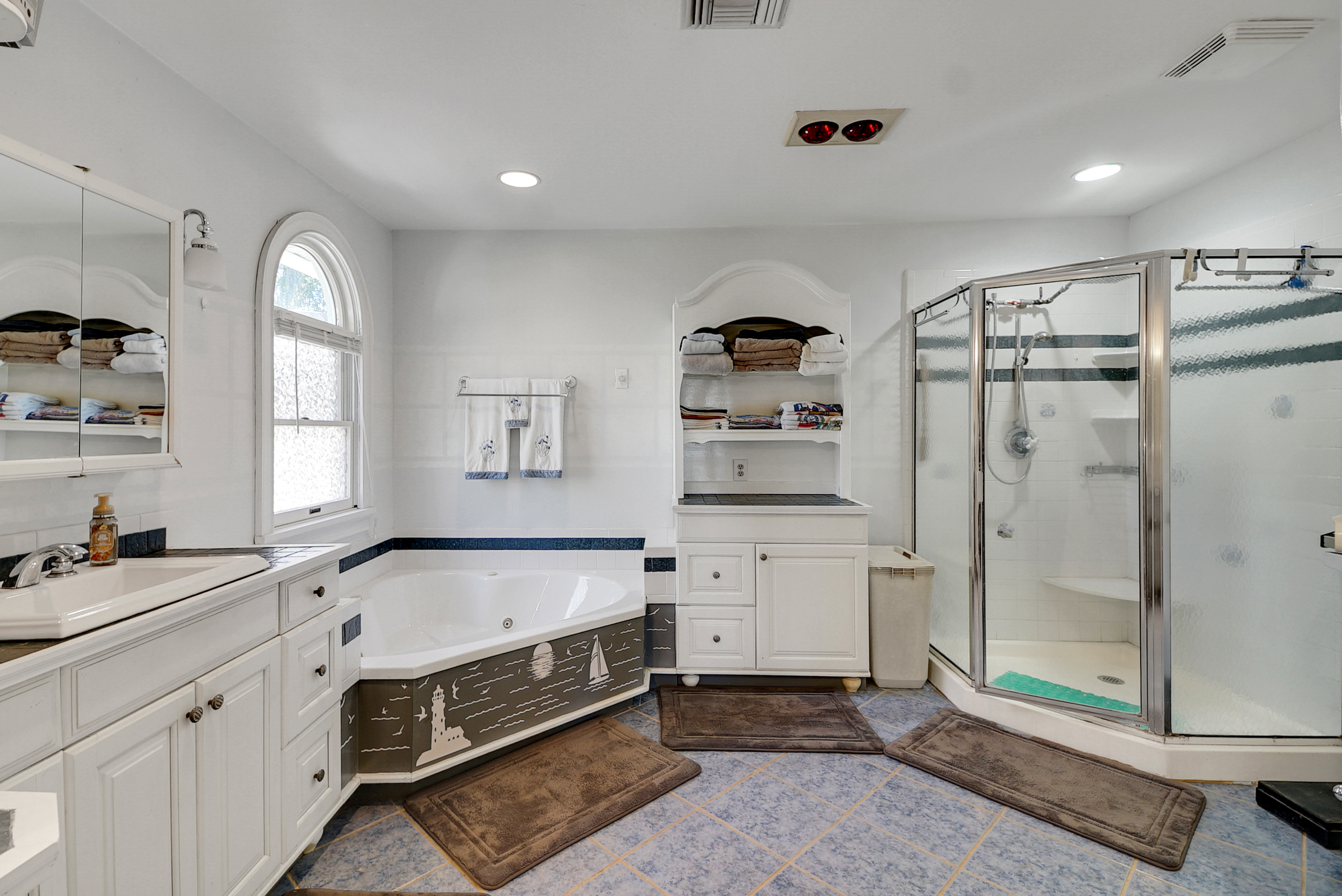 Yalaha, Florida, 34797, United States, 5 Bedrooms Bedrooms, ,4 BathroomsBathrooms,Residential,For Sale,1975837