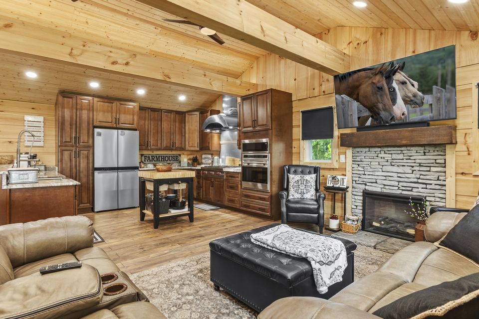 Versailles, Kentucky, 40383, United States, 3 Bedrooms Bedrooms, ,2 BathroomsBathrooms,Residential,For Sale,1976488