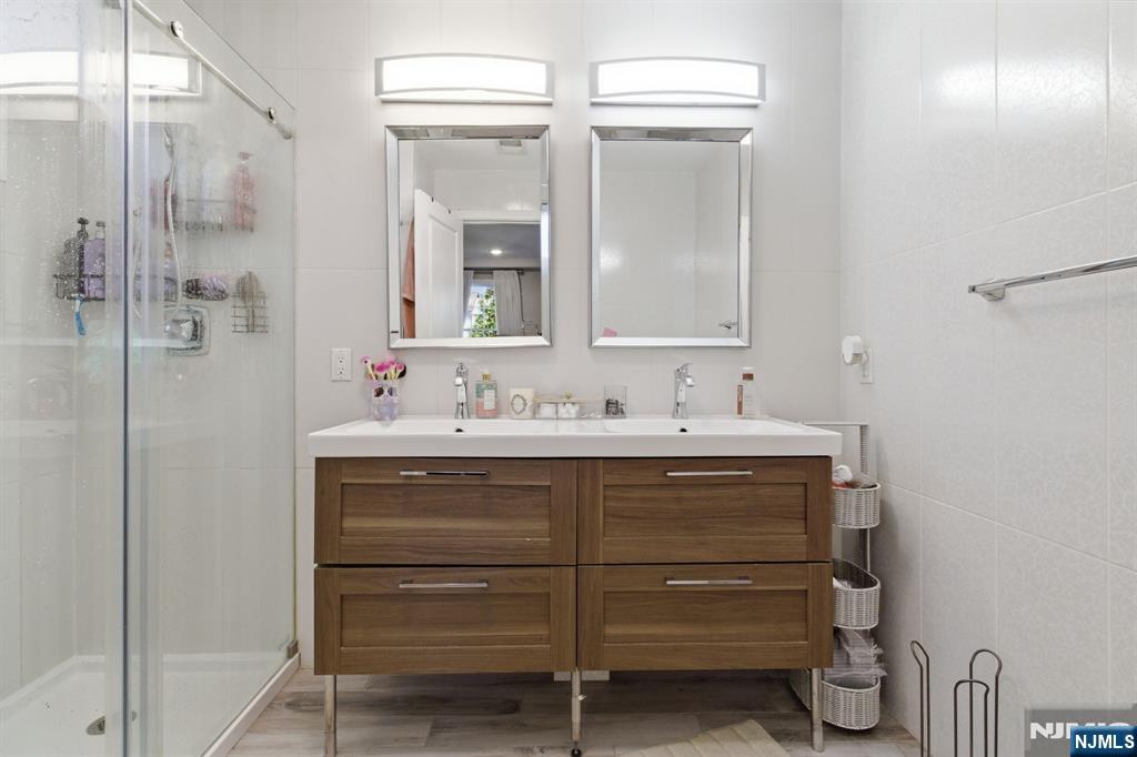 Kearny, New Jersey, 07032, United States, 6 Bedrooms Bedrooms, ,5 BathroomsBathrooms,Residential,For Sale,2032310