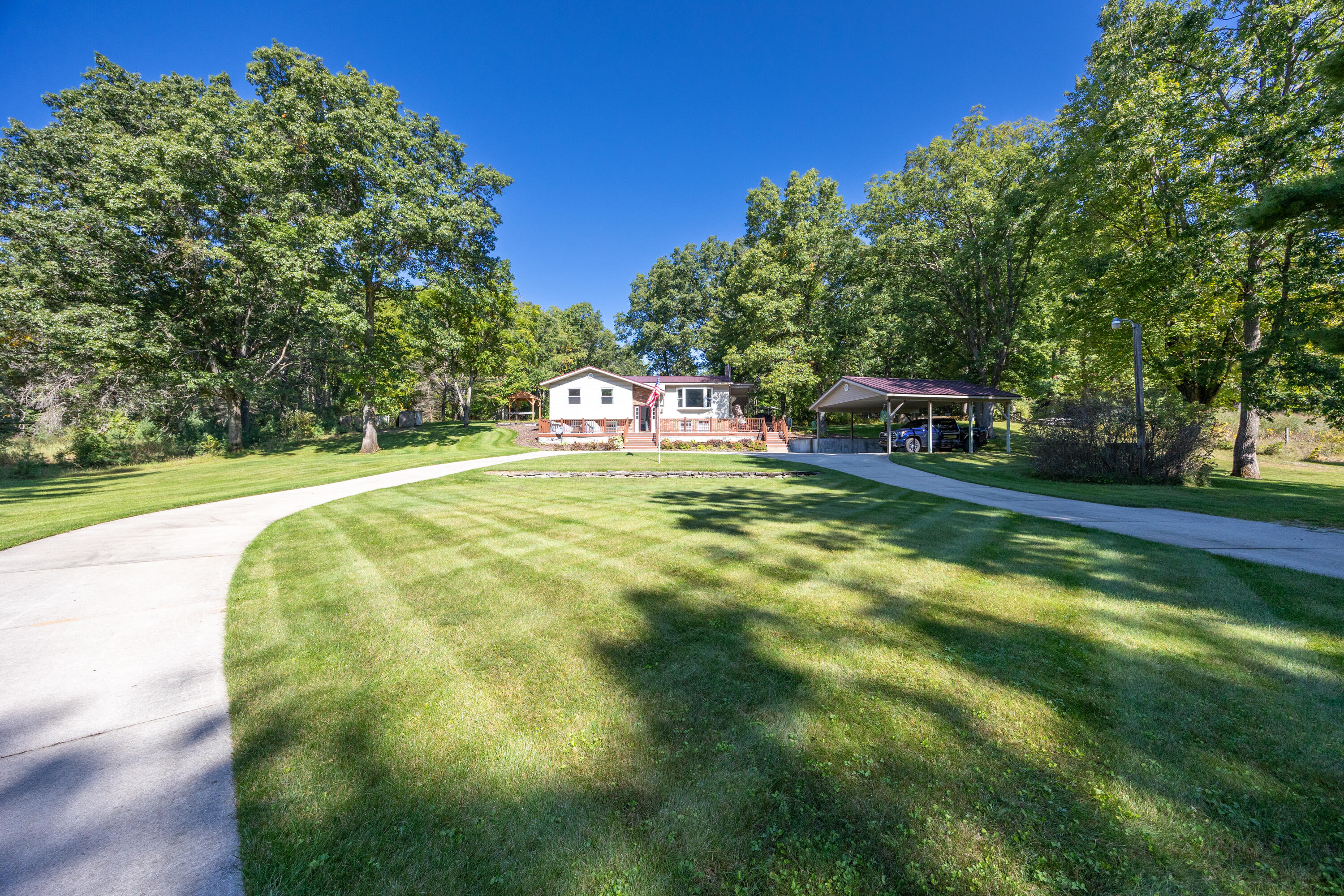 Big Rapids, Michigan, 49307, United States, 3 Bedrooms Bedrooms, ,2 BathroomsBathrooms,Residential,For Sale,1951282