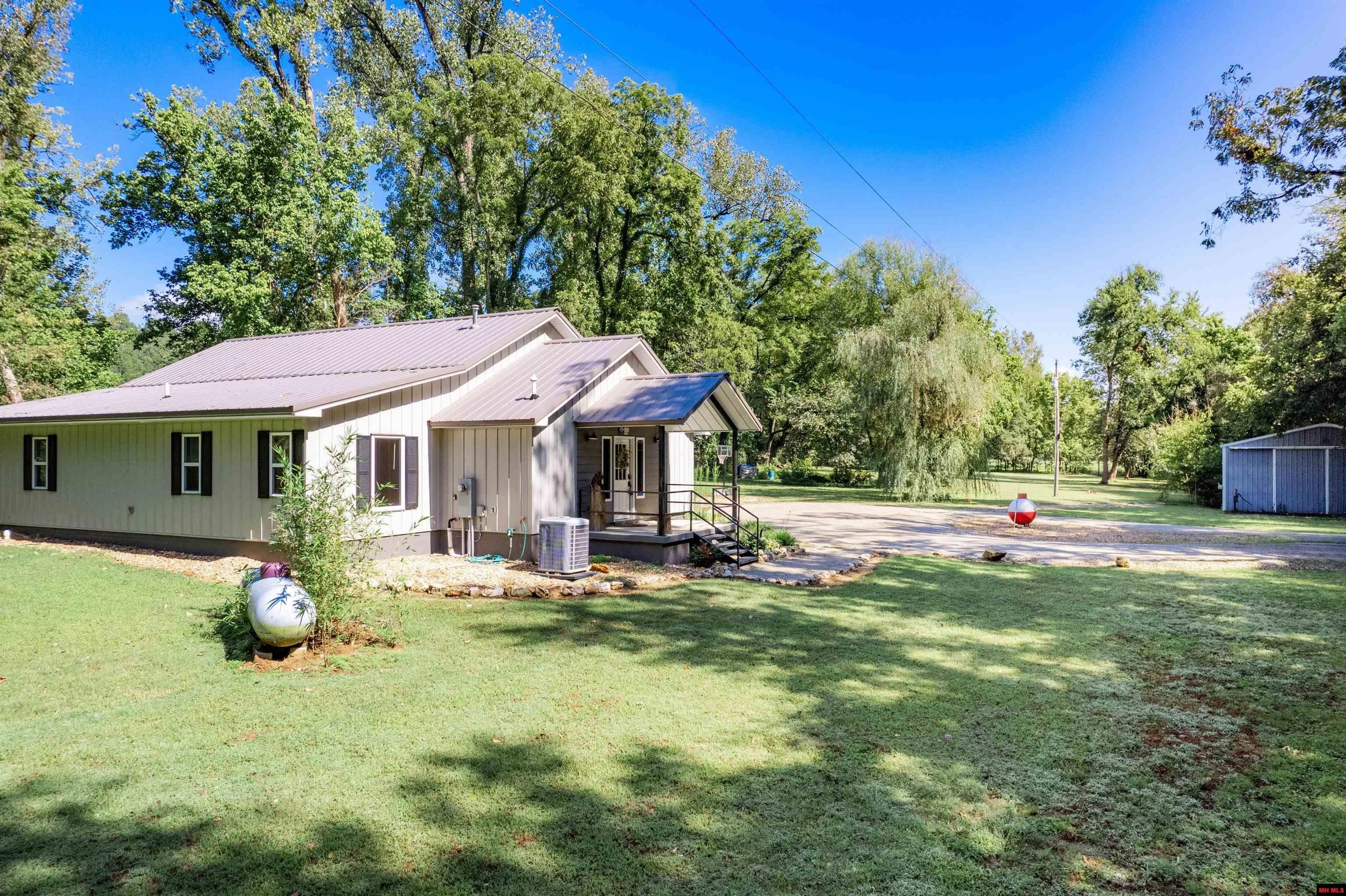 Norfork, Arkansas, 72658, United States, 4 Bedrooms Bedrooms, ,4 BathroomsBathrooms,Residential,For Sale,2037345