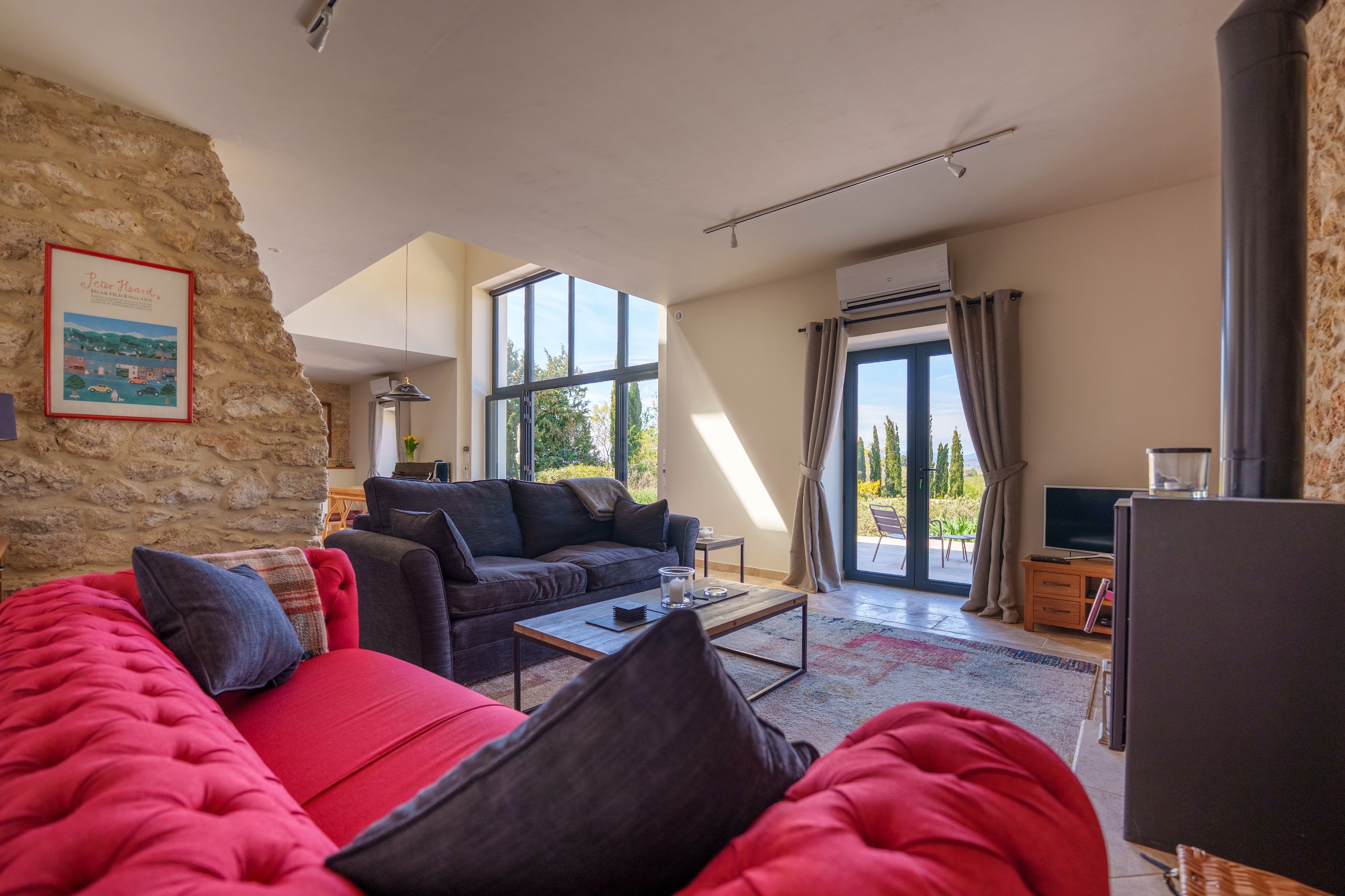  Character property within a vineyard estate — renovated barn with pool and exce… - 物件實景