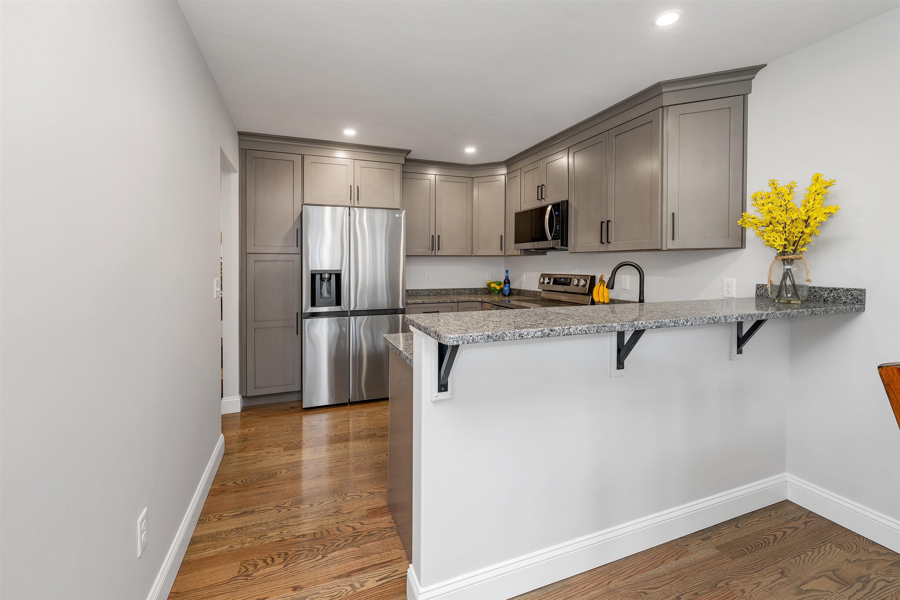 Litchfield, New Hampshire, 03052, United States, 3 Bedrooms Bedrooms, ,2 BathroomsBathrooms,Residential,For Sale,1860040