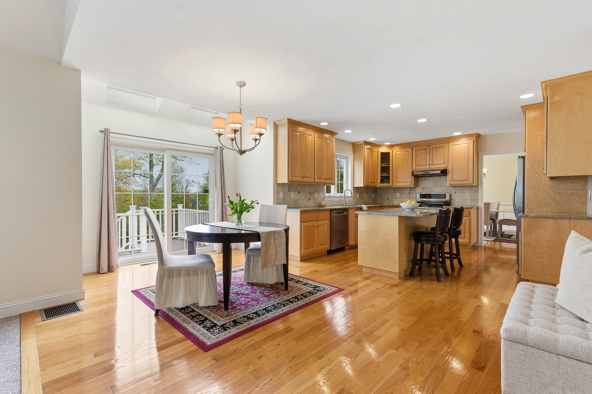  8 Victoria Circle, Shrewsbury, MA 01545 - 物件實景