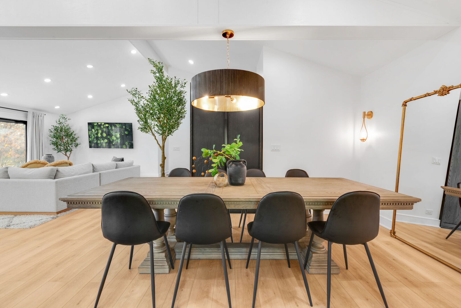 Oak Brook, Illinois, 60523, United States, 3 Bedrooms Bedrooms, ,4 BathroomsBathrooms,Residential,For Sale,1993293