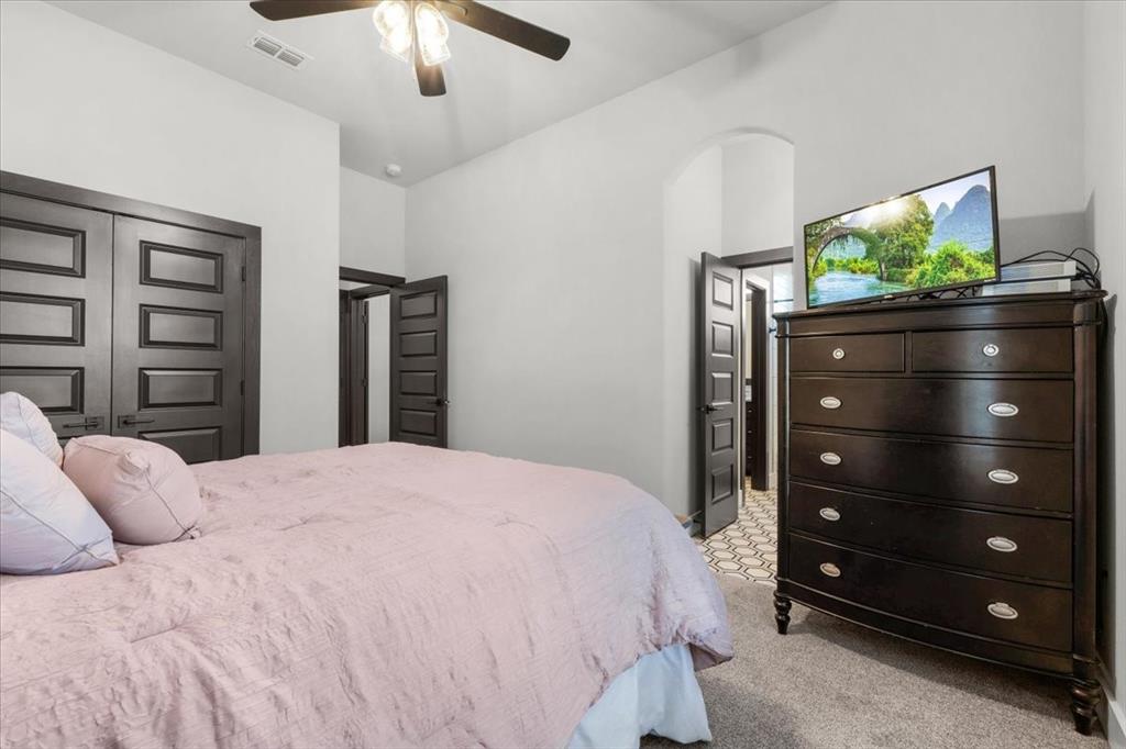 Weatherford, Texas, 76088, United States, 4 Bedrooms Bedrooms, ,4 BathroomsBathrooms,Residential,For Sale,1975341