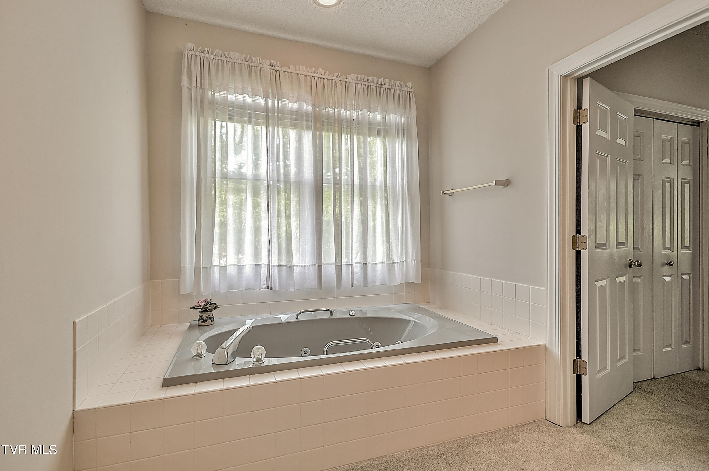 Johnson City, Tennessee, 37604, United States, 4 Bedrooms Bedrooms, ,3 BathroomsBathrooms,Residential,For Sale,1870775