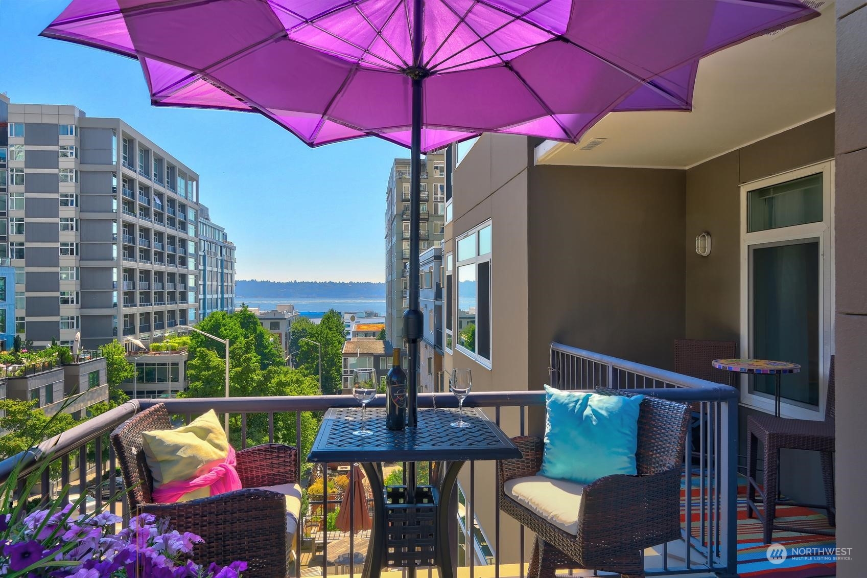 Seattle, Washington, 98121, United States, 1 Bedroom Bedrooms, ,Residential,For Sale,1924097
