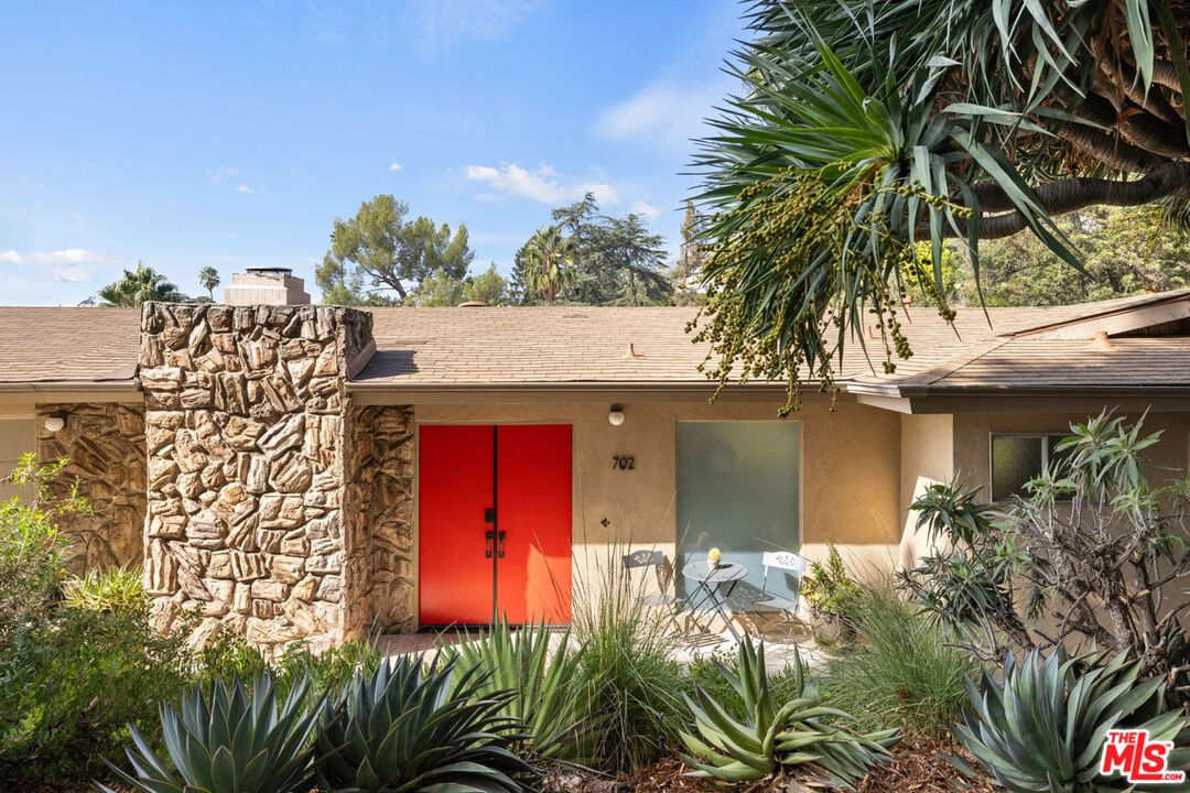 Glendale, California, 91207, United States, 3 Bedrooms Bedrooms, ,3 BathroomsBathrooms,Residential,For Sale,1987777