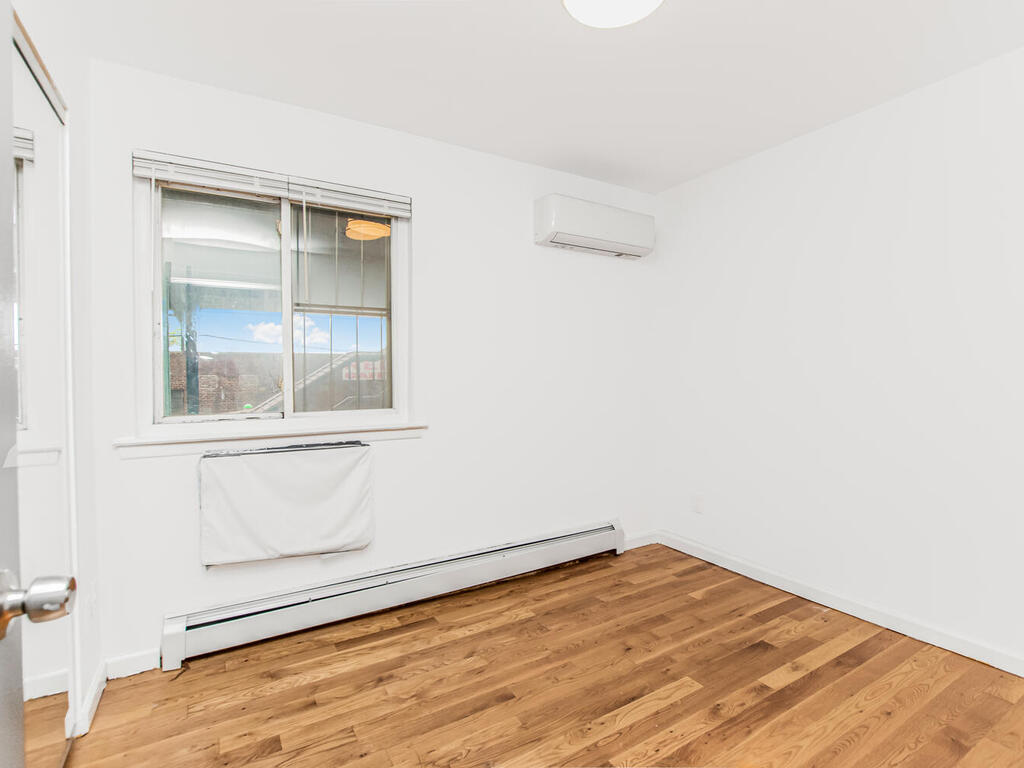 Bronx, New York, 10462, United States, 8 Bedrooms Bedrooms, ,3 BathroomsBathrooms,Residential,For Sale,1981445