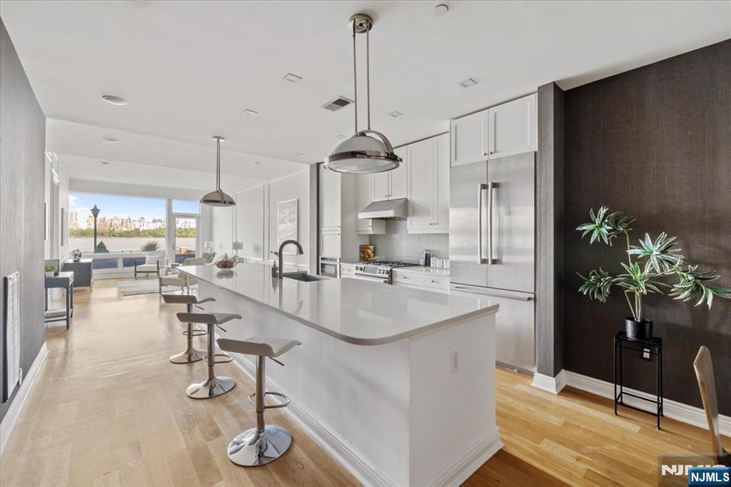 Edgewater, New Jersey, 07020, United States, 2 Bedrooms Bedrooms, ,2 BathroomsBathrooms,Residential,For Sale,1849063