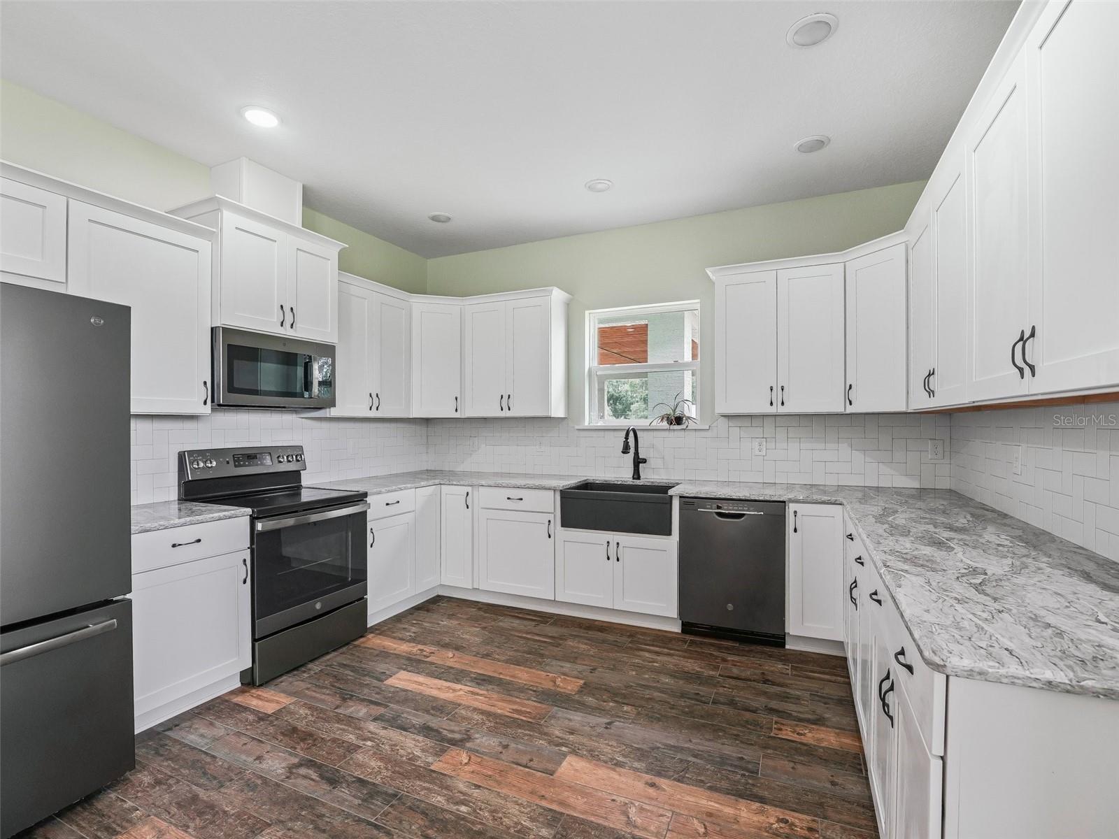 Bushnell, Florida, 33513, United States, 2 Bedrooms Bedrooms, ,2 BathroomsBathrooms,Residential,For Sale,1894339