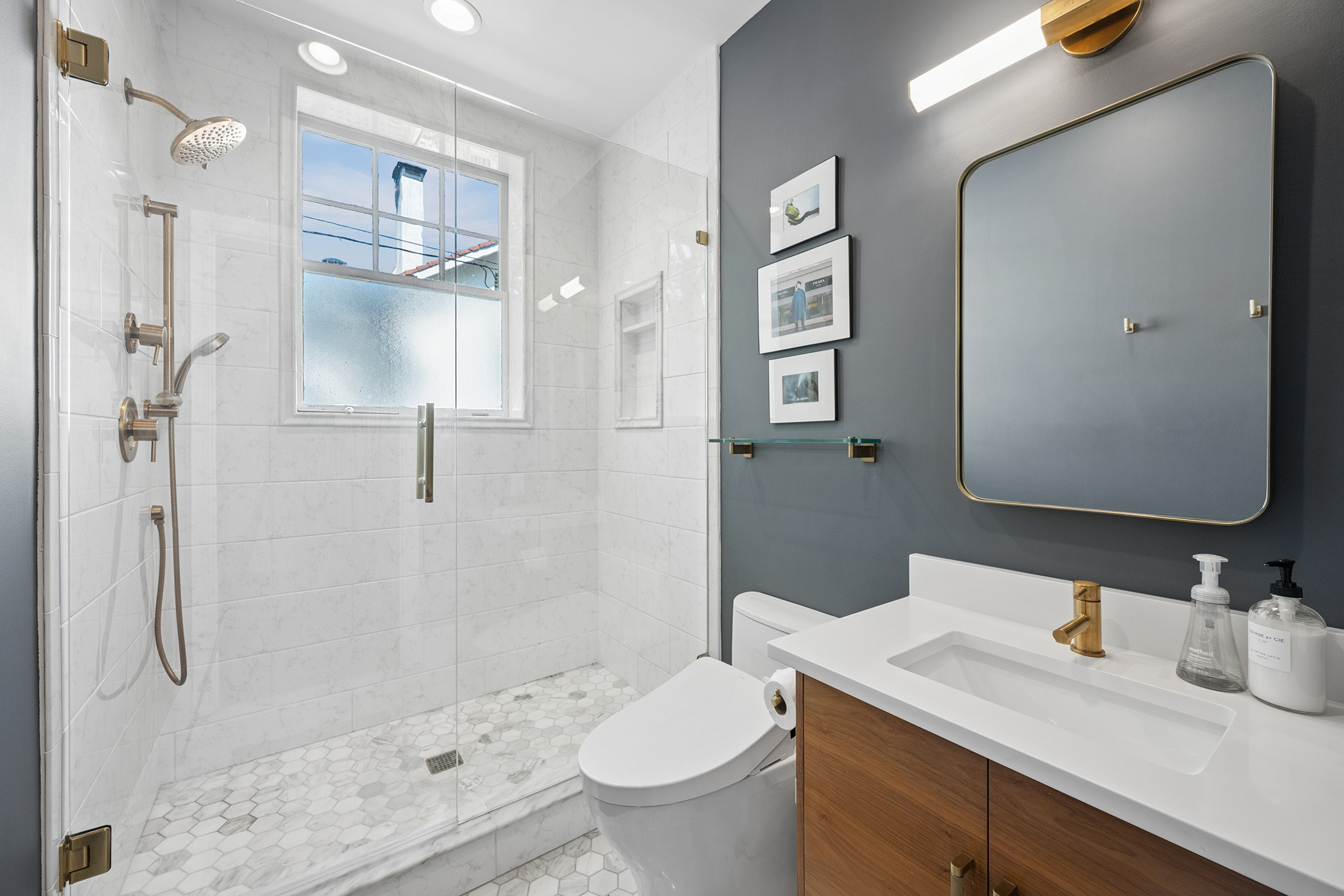  Beautifully Renovated Corner Unit in an Intimate Historic Boutique Building - 物件實景