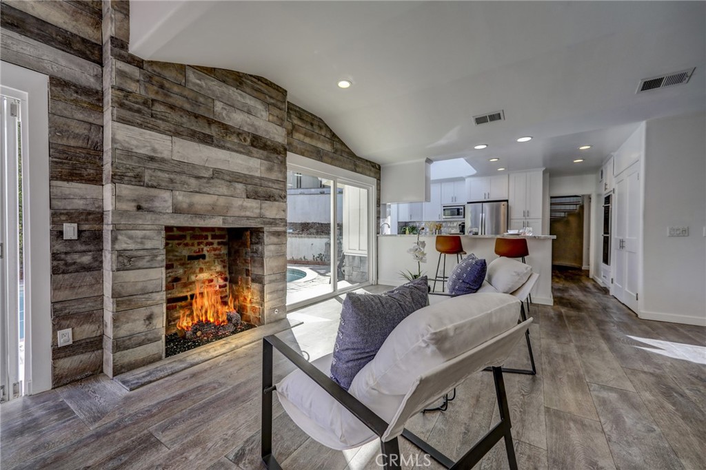 Studio City, California, 91604, United States, 4 Bedrooms Bedrooms, ,3 BathroomsBathrooms,Residential,For Sale,1991680