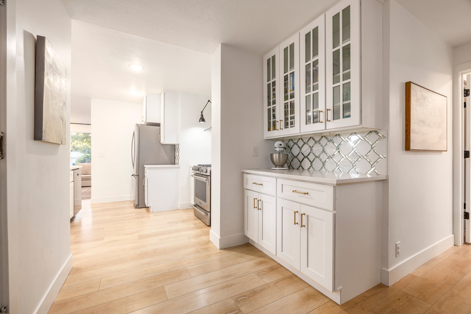  Remodeled Rambler with Outside Basement Entrance - 物件實景