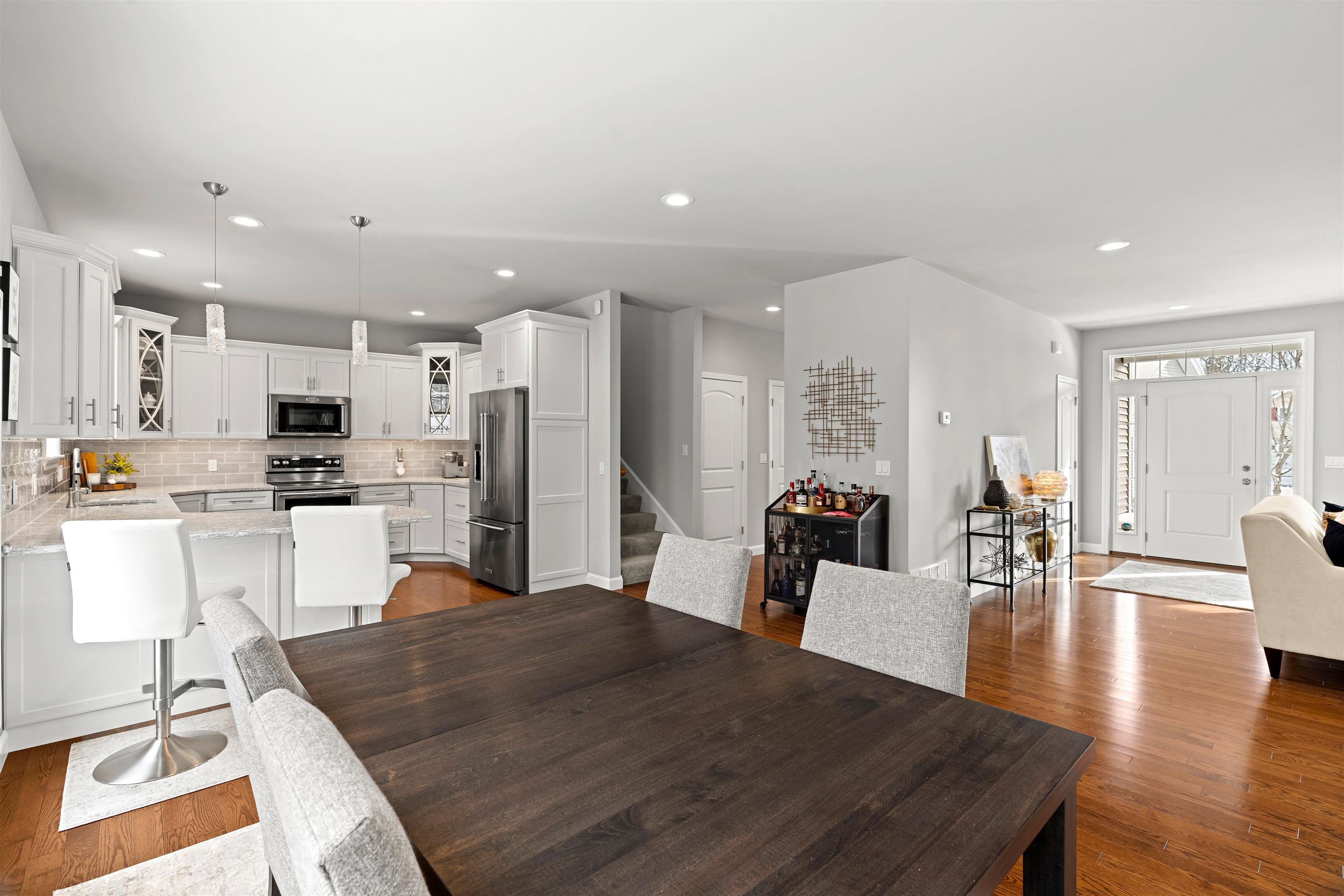 Manchester, New Hampshire, 03102, United States, 3 Bedrooms Bedrooms, ,3 BathroomsBathrooms,Residential,For Sale,2003193