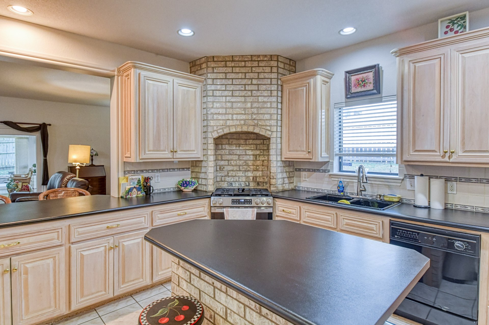 Norman, Oklahoma, 73072, United States, 4 Bedrooms Bedrooms, ,3 BathroomsBathrooms,Residential,For Sale,1967974