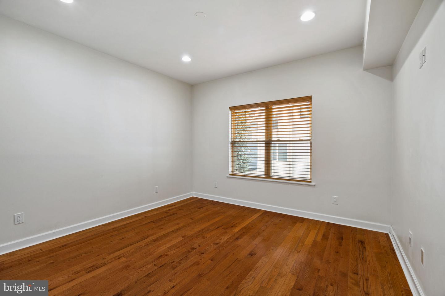 Philadelphia, Pennsylvania, 19146, United States, 3 Bedrooms Bedrooms, ,2 BathroomsBathrooms,Residential,For Sale,1949771