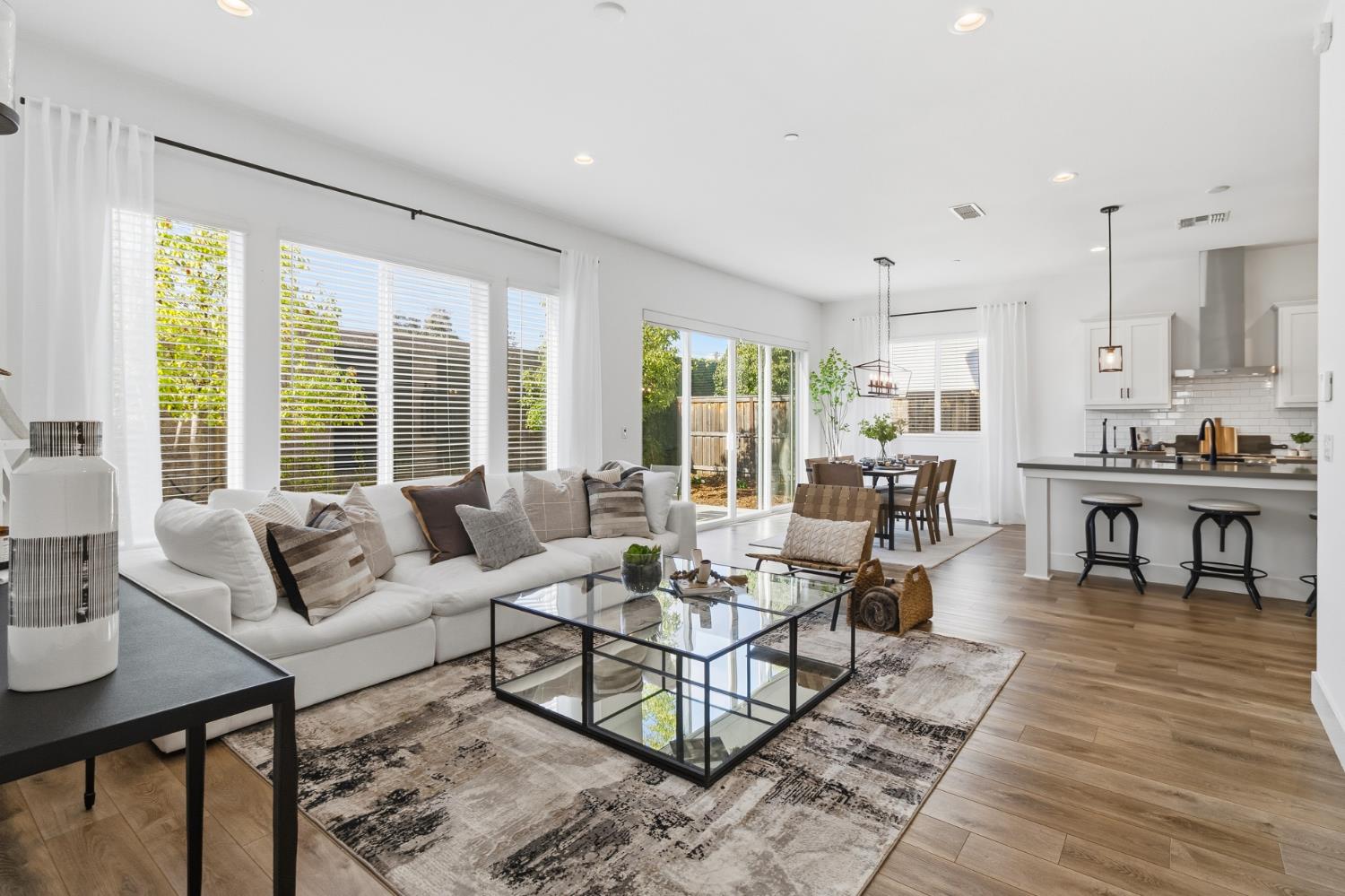 Sacramento, California, 95818, United States, 3 Bedrooms Bedrooms, ,3 BathroomsBathrooms,Residential,For Sale,1993091