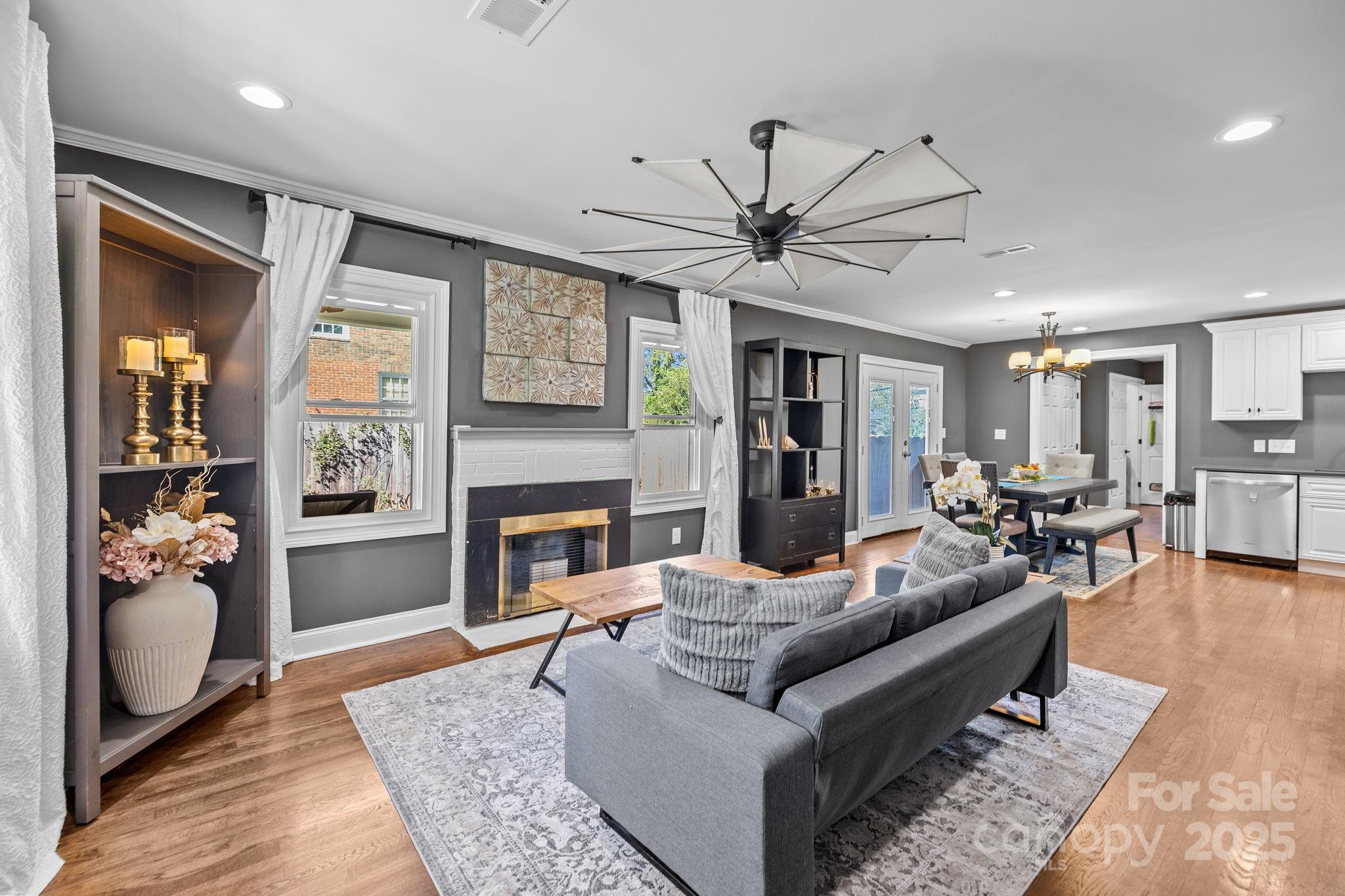 Charlotte, North Carolina, 28205, United States, 2 Bedrooms Bedrooms, ,2 BathroomsBathrooms,Residential,For Sale,1987651