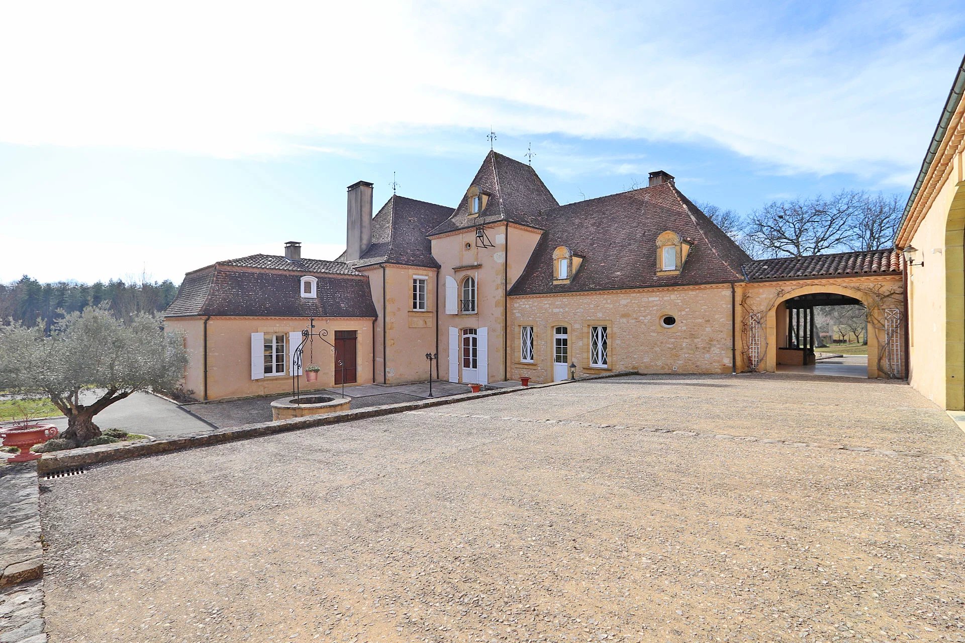 Bergerac, New Aquitaine, 24100, FR, 6 Bedrooms Bedrooms, ,4 BathroomsBathrooms,Residential,For Sale,1995551