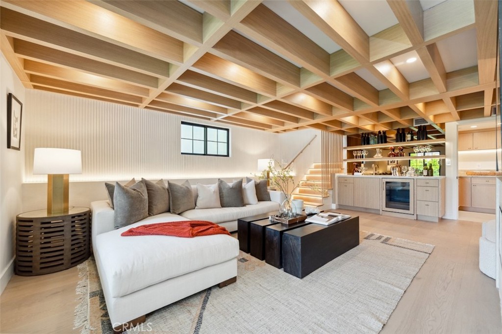 Sherman Oaks, California, 91423, United States, 4 Bedrooms Bedrooms, ,6 BathroomsBathrooms,Residential,For Sale,1960498