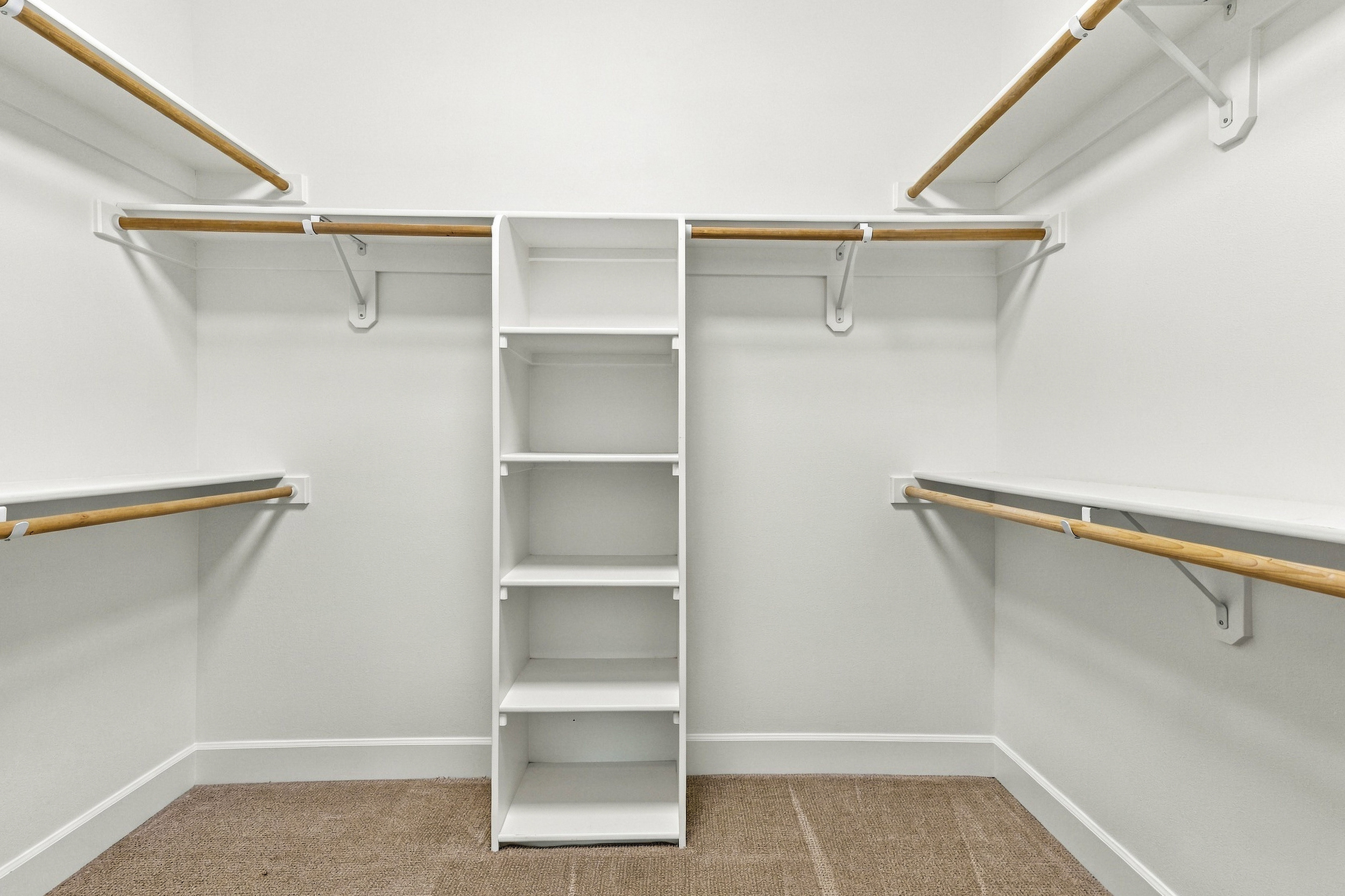  2 Levels. 2 Living Spaces. Designed to Adapt - 物件實景