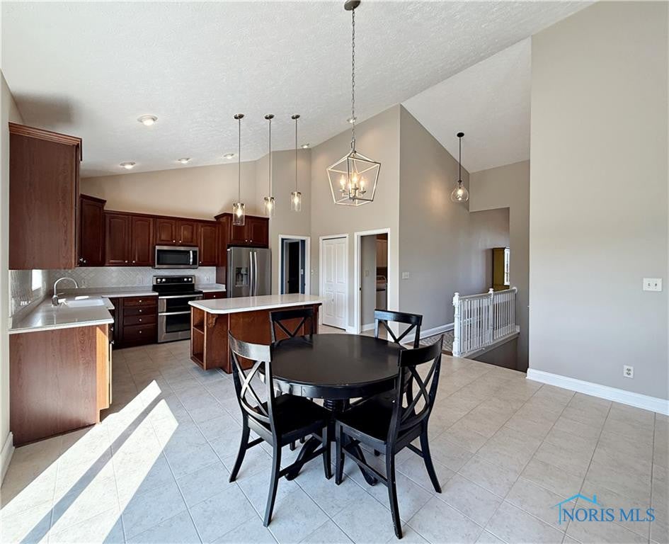 McComb, Ohio, 45858, United States, 4 Bedrooms Bedrooms, ,4 BathroomsBathrooms,Residential,For Sale,1983927