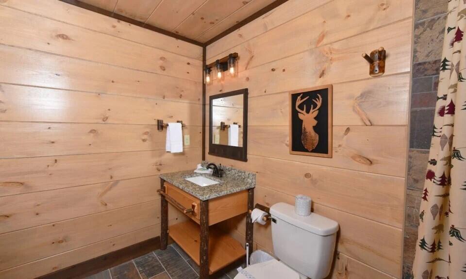 Sevierville, Tennessee, 37876, United States, 16 Bedrooms Bedrooms, ,17 BathroomsBathrooms,Residential,For Sale,1977076