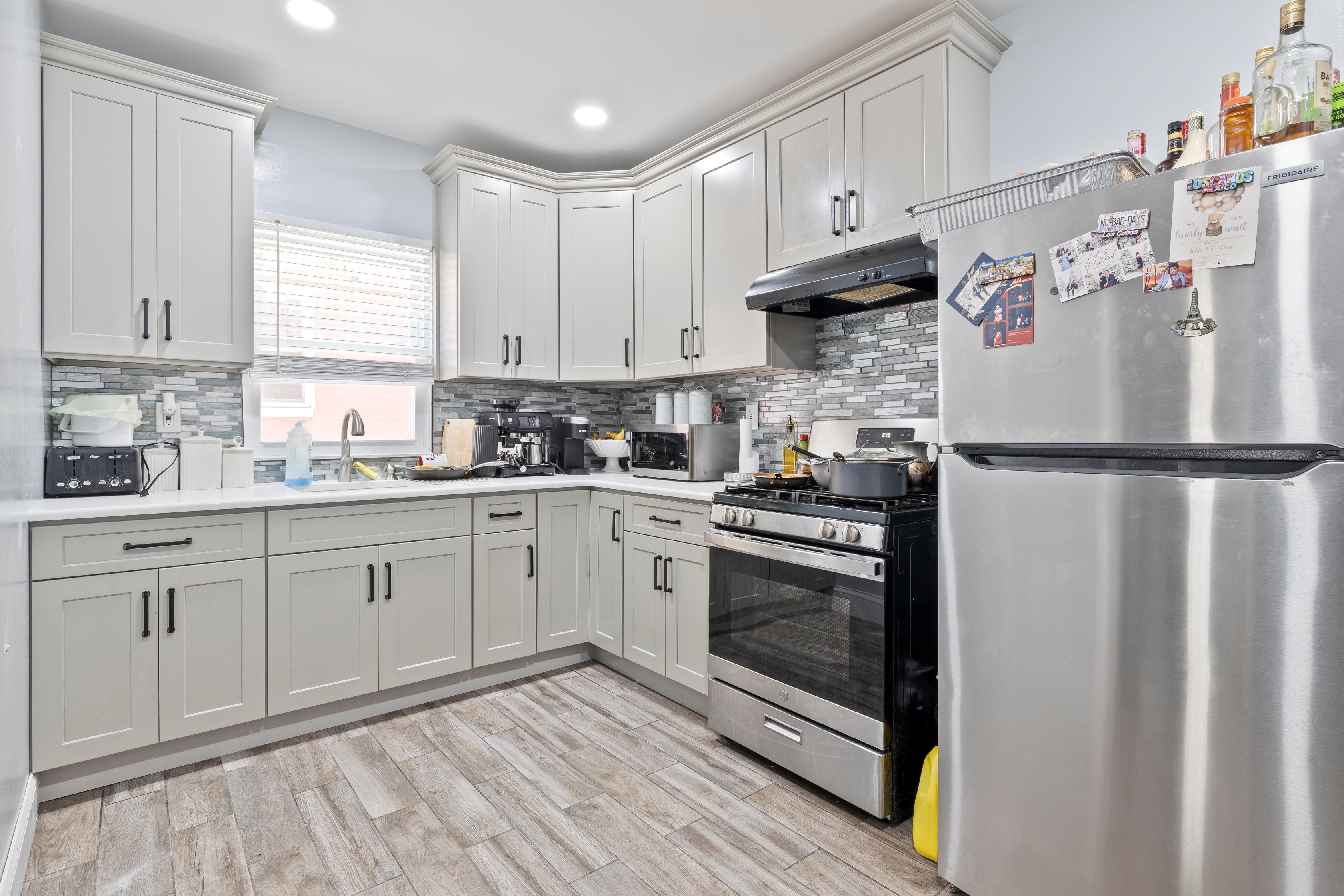 Corona, New York, 11368, United States, 10 Bedrooms Bedrooms, ,3 BathroomsBathrooms,Residential,For Sale,1976119