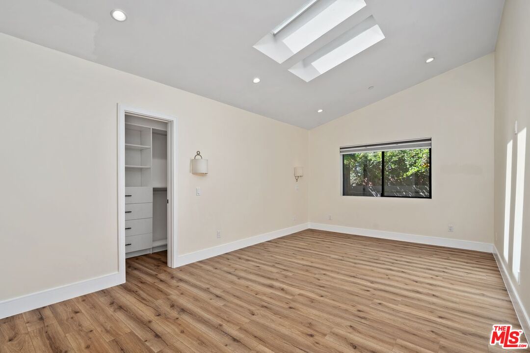 Woodland Hills, California, 91367, United States, 5 Bedrooms Bedrooms, ,3 BathroomsBathrooms,Residential,For Sale,1925987