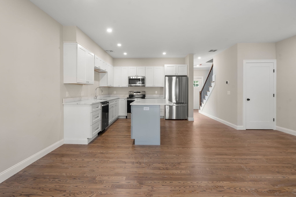 Worcester, Massachusetts, 01606, United States, 3 Bedrooms Bedrooms, ,3 BathroomsBathrooms,Residential,For Sale,1905878