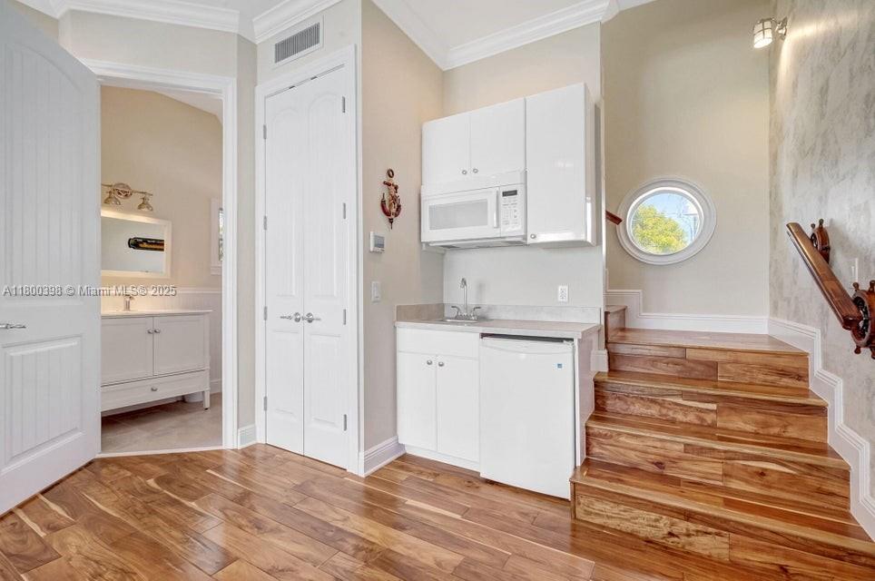 Islamorada, Florida, 33036, United States, 8 Bedrooms Bedrooms, ,10 BathroomsBathrooms,Residential,For Sale,1807381