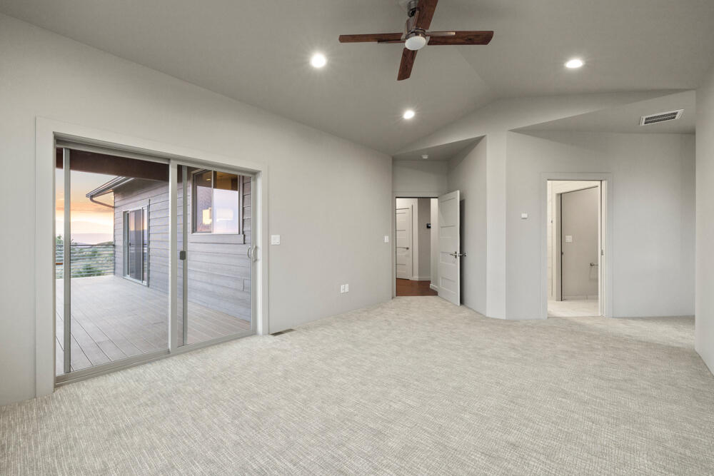 Klamath Falls, Oregon, 97601, United States, 3 Bedrooms Bedrooms, ,4 BathroomsBathrooms,Residential,For Sale,1794380