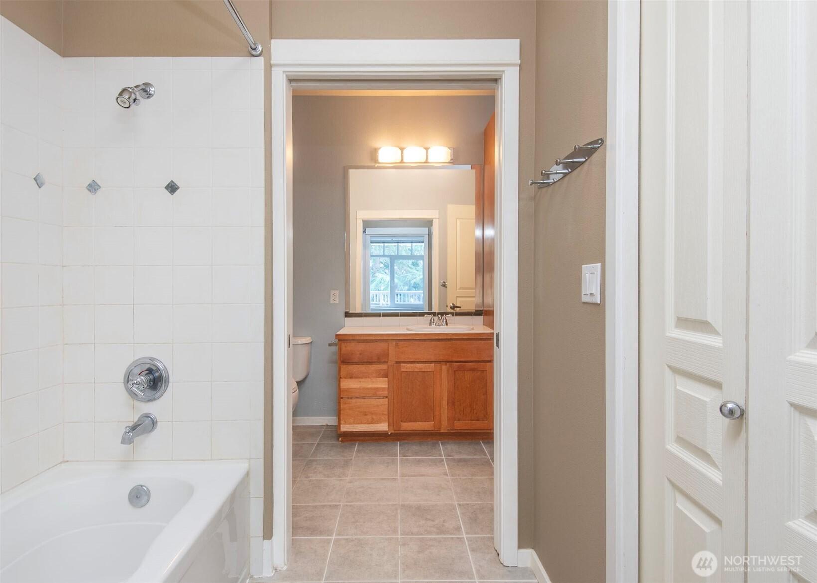 KIRKLAND, Washington, 98033, United States, 1 Bedroom Bedrooms, ,1 BathroomBathrooms,Residential,For Sale,1778230