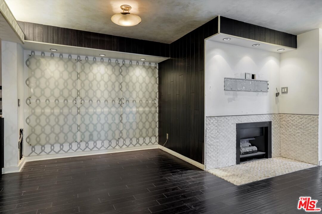 Los Angeles, California, 90024, United States, 2 Bedrooms Bedrooms, ,1 BathroomBathrooms,Residential,For Sale,1939322