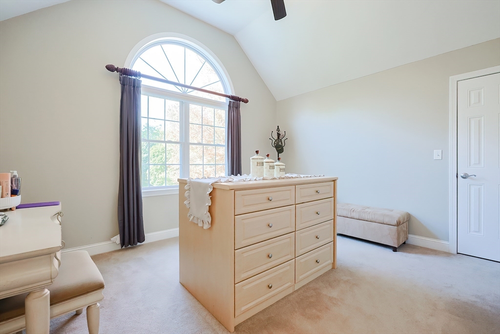 Northbridge, Massachusetts, 01534, United States, 4 Bedrooms Bedrooms, ,2 BathroomsBathrooms,Residential,For Sale,1977320