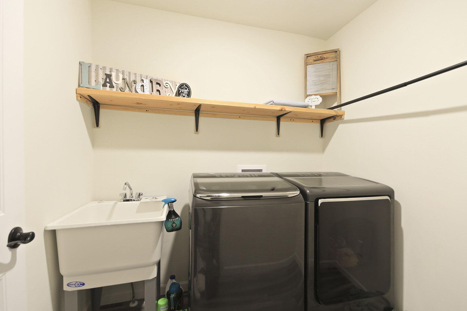 ASHLAND, Missouri, 65010, United States, 4 Bedrooms Bedrooms, ,3 BathroomsBathrooms,Residential,For Sale,1981891