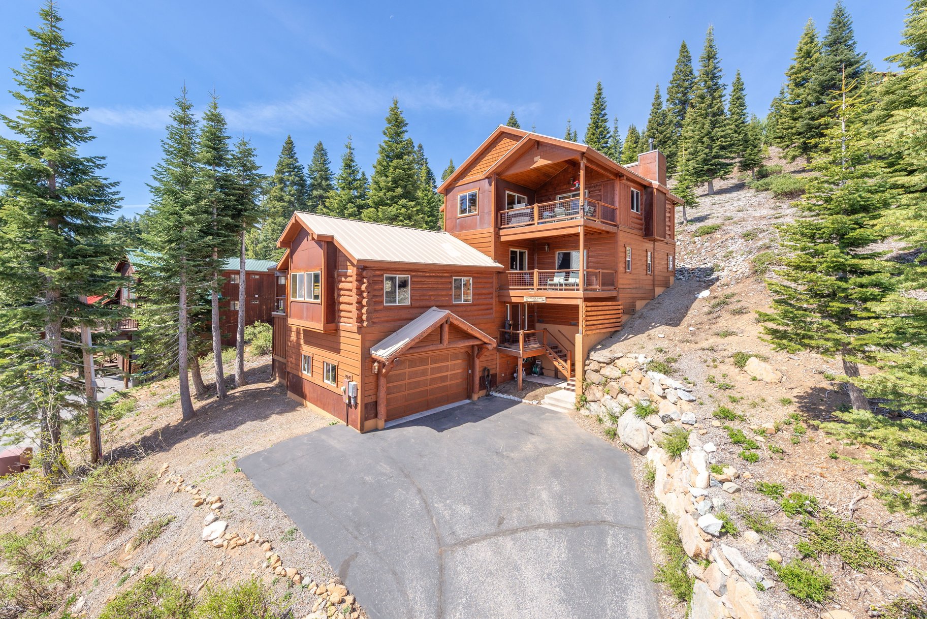  Beautiful Log Home with Carson Range Views from Every Floor - 物件實景